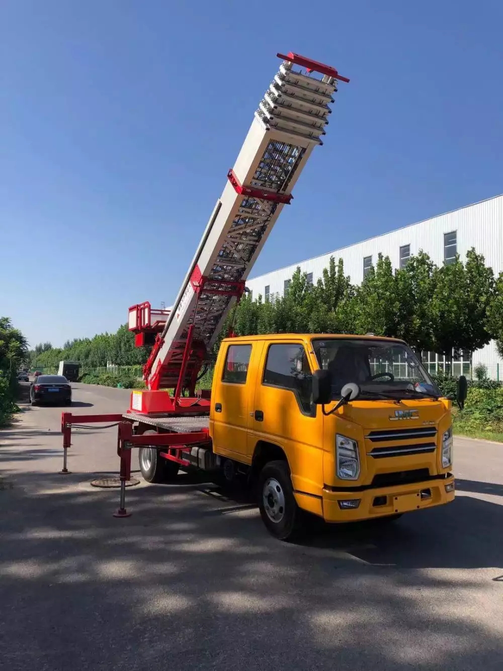 保亭附近的云梯车出租服务：轻松解决高空作业需求